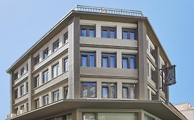 Be Based Near Acropolis, In An Exquisite Studio!